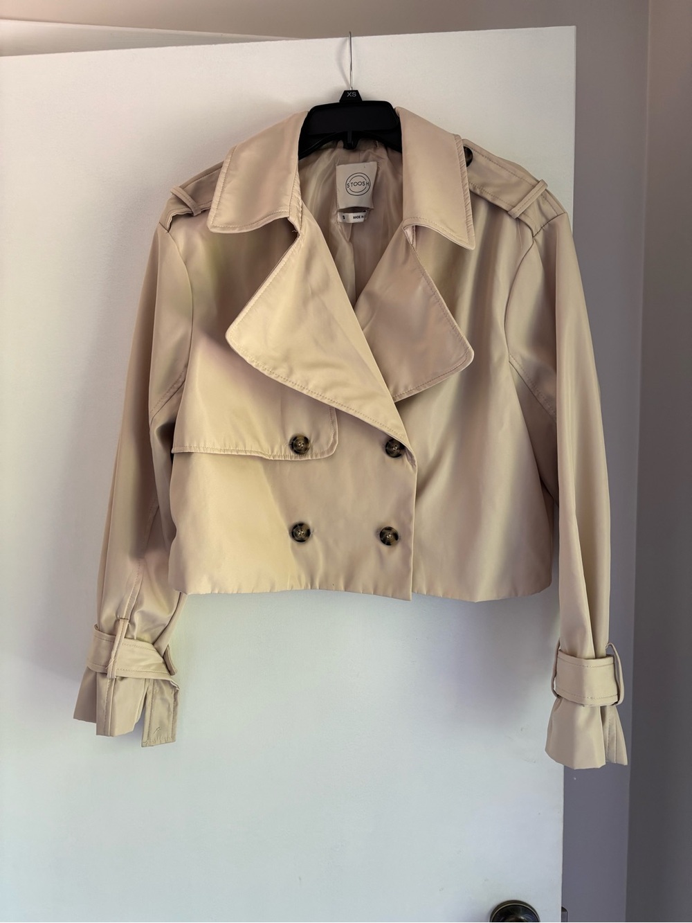 Stoosh Cropped Beige Double-Breasted Trench Coat